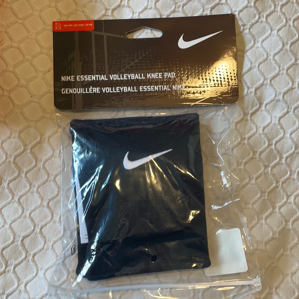 Brand new Nike knee pads